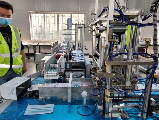 चीन सांस सर्जिकल फेस मास्क मशीन / कस्टम सॉलिड फेस मास्क मशीन आपूर्तिकर्ता